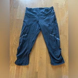 Lululemon running capri pants, pre-owned, size 4, pockets